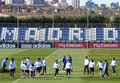バルデベバス（Valdebebas）のトレーニング施設で練習に臨むレアル・マドリード（Real Madrid）の選手（2013年11月22日撮影）。(c)AFP/GERARD JULIEN