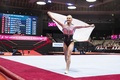 第50回世界体操競技選手権、女子個人総合決勝。勝利を喜ぶロシア体操連盟（RGF）のアンジェリーナ・メルニコワ（2021年10月21日撮影）。(c)Charly TRIBALLEAU / AFP