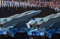 中国・北京の天安門広場で行われた抗日戦争勝利70年を記念する軍事パレードに登場した巡航ミサイル（2015年9月3日撮影）。(c)AFP/GREG BAKER