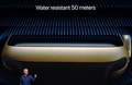 米サンフランシスコで行われたアップルの発表会で、「アップルウオッチ」新モデルを発表するジェフ・ウィリアムズCOO（2016年9月7日撮影）。(c)AFP/Josh Edelson