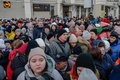 ウクライナ・オデッサの駅に集まった避難する人（2022年3月9日撮影）。(c)BULENT KILIC / AFP