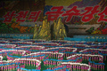 北朝鮮・平壌（Pyongyang）の綾羅島メーデースタジアム（Rungnado May Day Stadium、収容人数15万人）で26日、恒例の「アリラン祭（Arirang Festival）」のマスゲームが行われた。

朝鮮戦争の休戦60周年をテーマに行われる今年のマスゲームには約10万人が参加。一糸乱れぬ体操やダンス、アクロバットなどの集団パフォーマンスや演劇などが披露される（2013年7月26日撮影）。(c)AFP/Ed Jones