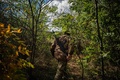 ウクライナ南部ミコライウ州の前線を巡回するウクライナ兵（2022年10月5日撮影）。(c)Dimitar DILKOFF / AFP