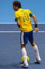 男子テニスのロジャー・フェデラー（Roger Federer、スイス）とトミー・ハース（Tommy Haas、ドイツ）が9日、ブラジル・サンパウロ（Sao Paulo）州のイビラプエラ体育館（Ibirapuera Gymnasium）でエキシビションマッチを行った。

両選手はサッカーブラジル代表のユニフォームを着用してプレーを披露した。

大きなテニスボールを足でコントロールするロジャー・フェデラー（2012年12月9日撮影）。(c)AFP/Yasuyoshi CHIBA