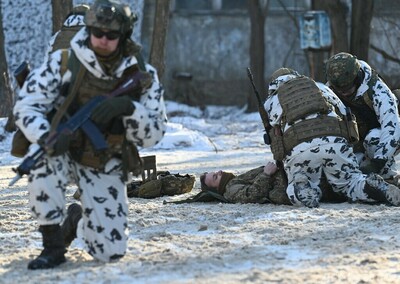 チェルノブイリの廃虚で軍事訓練、市街戦想定 ウクライナ
