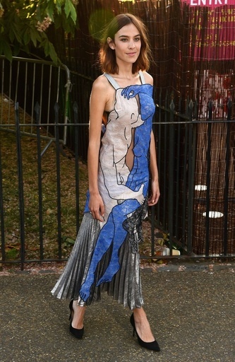 アレクサ・チャン、オフの日は「アグ」を愛用！