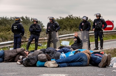 冷蔵車から移民31人発見、仏北部ダンケルク