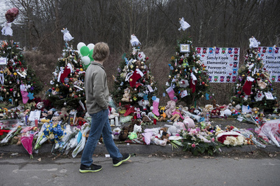 米学校銃乱射、今度は犠牲者の父親が自殺