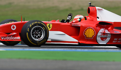 「本当にクール」、ミックが父シューマッハ氏のマシンでデモ走行