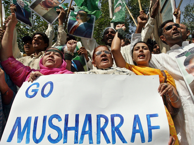 野党、ムシャラフ大統領の次期大統領選立候補に最後の抵抗