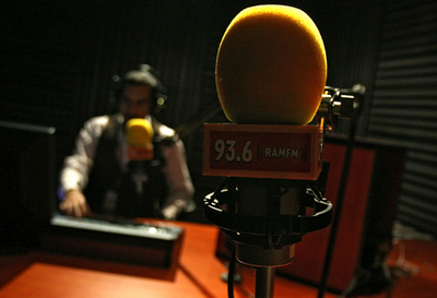 ラジオ放送中に少女が暴行被害告白、警察が調査へ 豪州