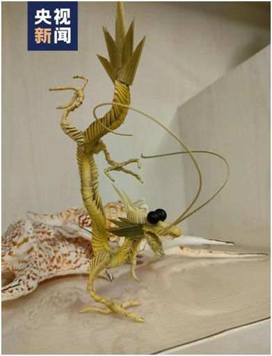 15歳の少年が夏休みに露店で手工芸品を販売 腕前がすごすぎる 中国