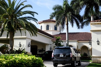 トランプ大統領、2か月ぶりにフロリダで週末 ウッズ、ニクラス両氏とゴルフ