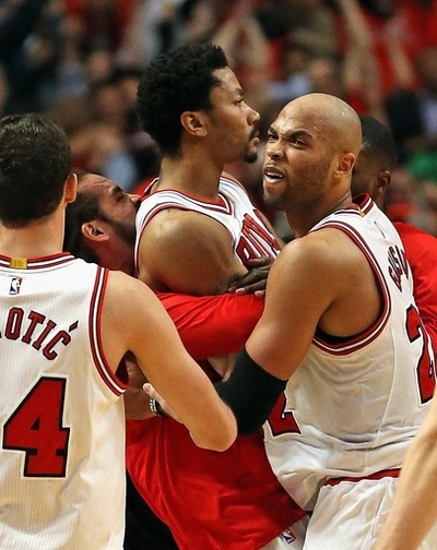 ローズが劇的ブザービーター！ブルズが2勝目を挙げる