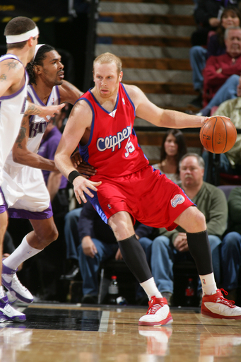 クリッパーズ キングスを降す