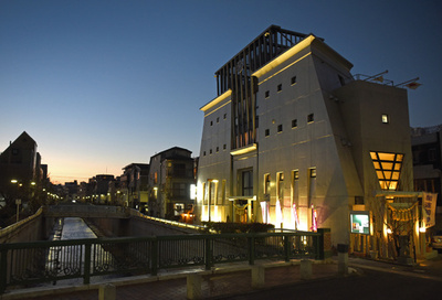 威風堂々たるコンクリート神社　地域に根付き20年　東京