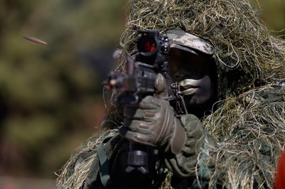 韓国海兵隊、無断で出国の兵士逮捕 ウクライナ入り試みか