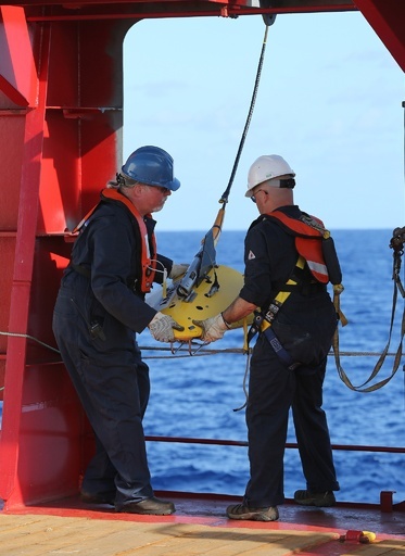 不明機のブラックボックスと一致する信号を受信、豪海軍