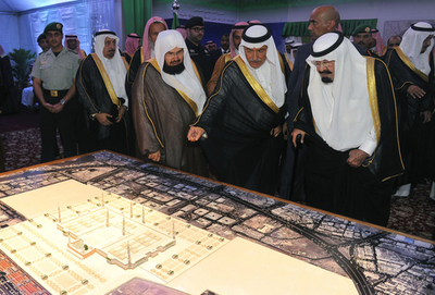 サウジ、イスラム教聖地メディナのモスク拡張へ