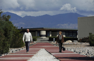 アルゼンチン・メンドサの景観と響き合うワインセラー