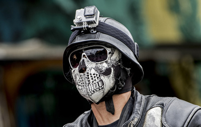 バイカーら、骸骨マスクで抗議 コスタリカ