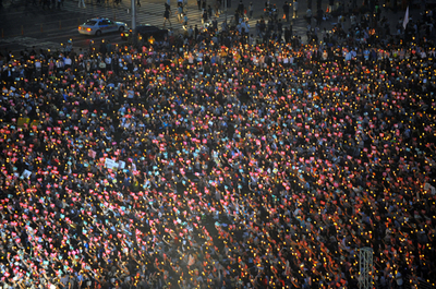 韓国、米牛肉の輸入再開へ 反発高まる