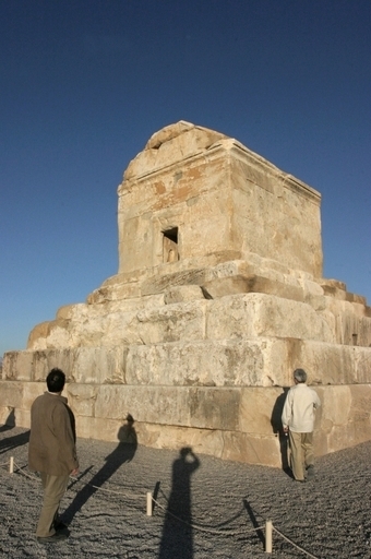 イラン南部の都市で爆発、9人死亡100人超負傷