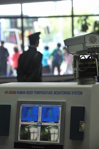 「誰？」整形しすぎで23人空港に足止め