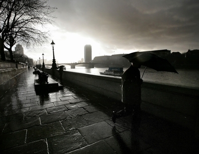 「英国人の天気ネタ好き」を証明、費やす時間は人生のうち6か月！