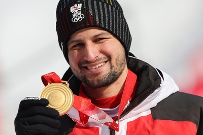 シュトロルツが男子アルペン複合で優勝 親子2代で金、北京五輪