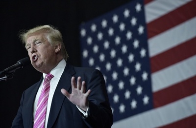 「ヒラリーは夫に不実」 劣勢のトランプ氏、個人攻撃エスカレート