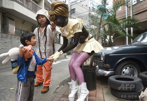 【写真特集】絢爛!進化するラバーファッションの美 【写真特集】絢爛!進化するラバーファッションの美