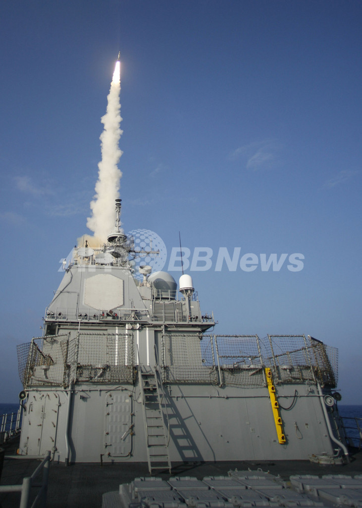 米偵察衛星の撃墜、衛星はフットボール大に