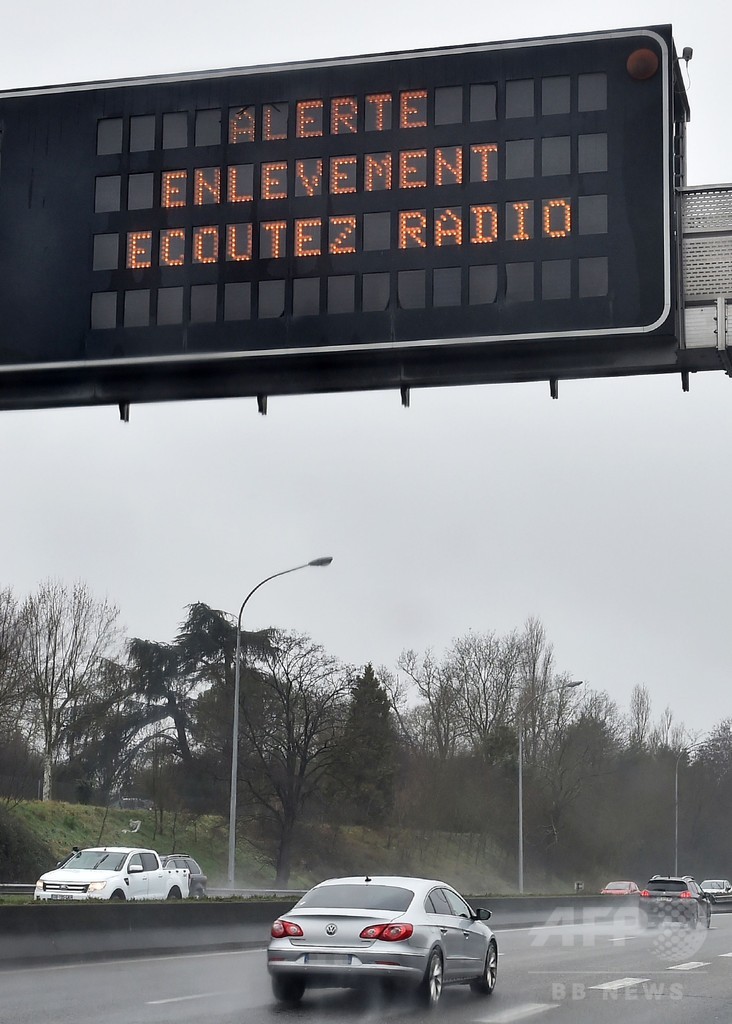 病院から連れ去られた病気の赤ちゃん保護、父親を拘束 フランス