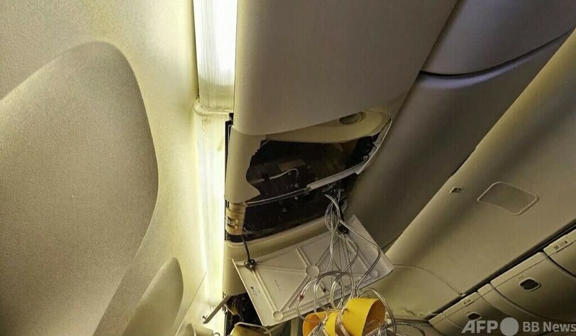 乱気流事故に遭ったシンガポール航空の乗客 「何もかもが機内を飛び交っていた」