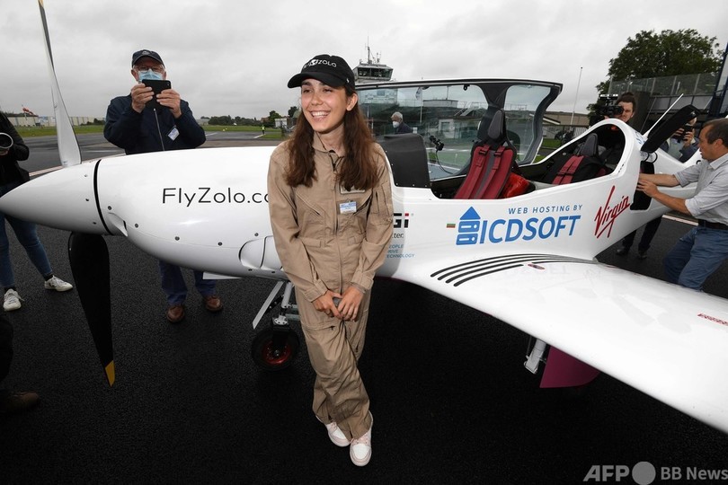 ベルギーの19歳、世界一周飛行を開始 女性最年少の記録目指す