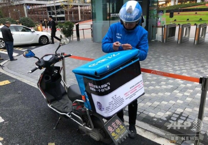 成功率98%の人捜しシステム、32年前に誘拐された男性と両親を再会に導く