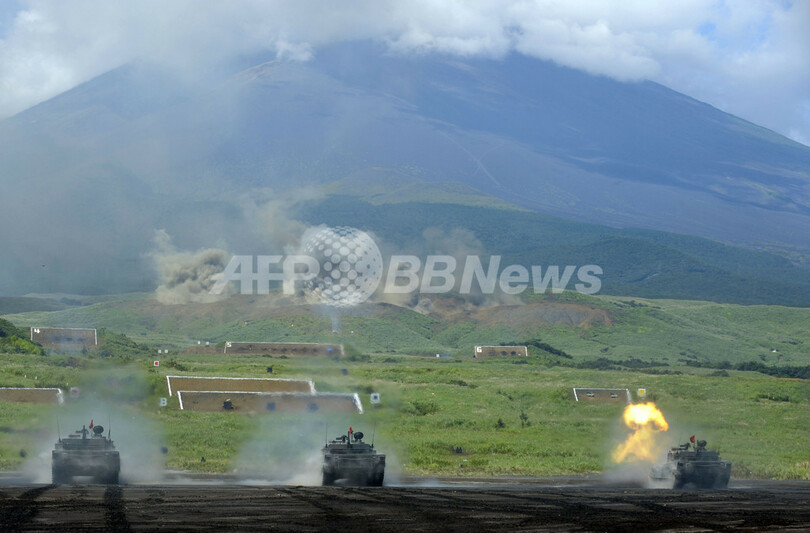 陸上自衛隊、「富士総合火力演習」を実施