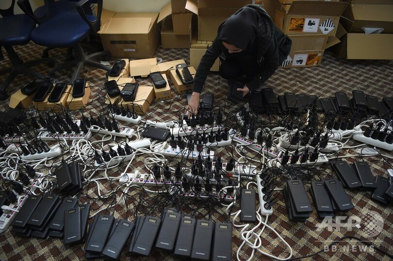 投票用紙がまるで新聞、候補者800人超から1人選ぶアフガン下院選