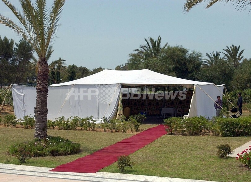 リビアのカダフィ大佐、ロッカビー事件遺族居住地域そばで野営へ