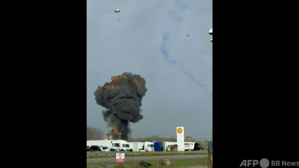 動画：フランス空軍のジェット機が空中衝突 けが人なし