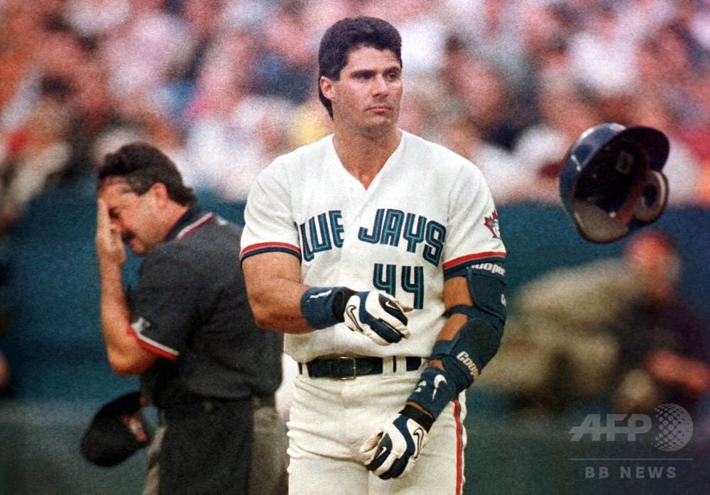 元大リーガーのカンセコ氏、日銀のマイナス金利政策を「無能」と批判 写真1枚 国際ニュース:AFPBB News