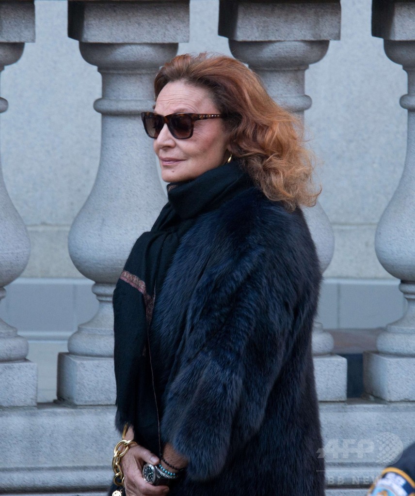 ヒラリー・クリントンやアナ・ウィンターらも出席、オスカー・デ・ラ・レンタ氏葬儀