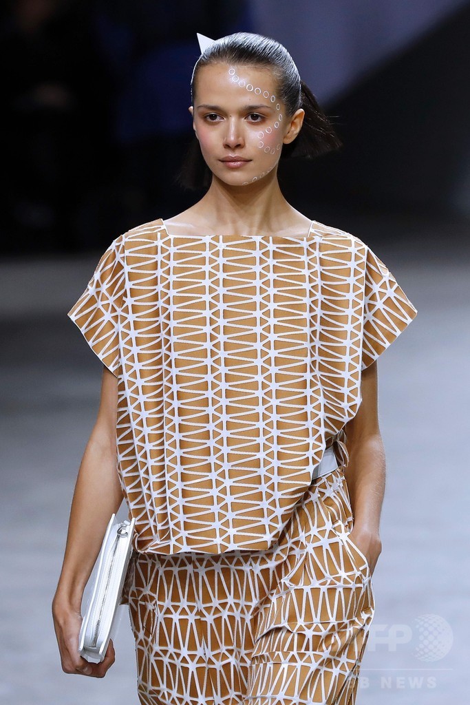 「イッセイ ミヤケ」17年春夏