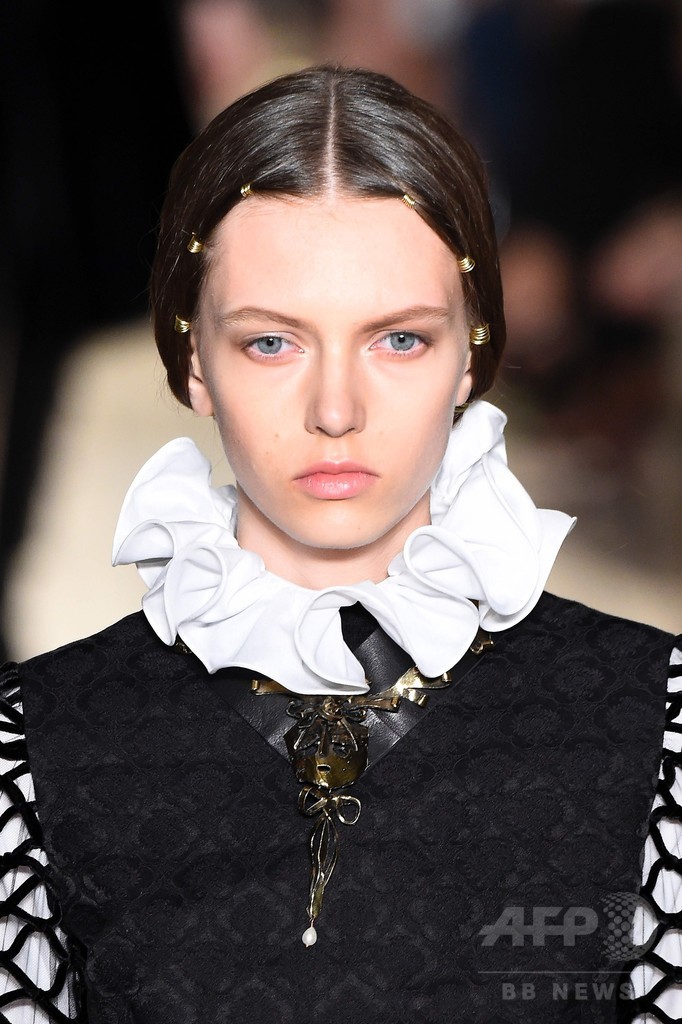 「ヴァレンティノ」16/17年秋冬パリ・オートクチュール