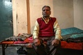 インド北部の町メーラトの自宅で、AFPの取材に応じる死刑執行人のパワン・クマールさん（2020年1月23日撮影）。(c)Prakash SINGH / AFP