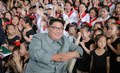 北朝鮮・慈江道にある教育施設「学生少年宮殿」を視察する金正恩（キム・ジョンウン）朝鮮労働党委員長（中央）。国営朝鮮中央通信配信（2019年6月1日配信、撮影日不明）。(c)AFP PHOTO/KCNA VIA KNS
