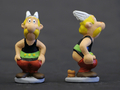 スペイン・カタルーニャ（Catalonia）地方のクリスマス恒例の排便人形「カガネル（Caganer、「排便」の意）が今年も製作され、サッカースペイン1部リーグのFCバルセロナ（%%FC Barcelona%%）所属の選手をはじめ、ロックンロールのレジェンド、英国のロイヤルファミリーが登場した。

カタルーニャでは18世紀頃から、クリスマスシーズンになると有名人が排泄する姿を模した陶器の人形を自宅内に隠し、招待客に探させるのが風習となっている。カガネルは翌年の豊穣（ほうじょう）、希望、繁栄の象徴とされる。

フランスの人気マンガ、アステリックス（Asterix）のキャラクターのカガネル（2011年11月8日撮影）。(c)AFP/LLUIS GENE&lt;a href=&quot;http://www.afpbb.com/article/sports/soccer/spain/2839725/8051270&quot;&gt;&lt;b&gt;＜記事本文へ戻る＞&lt;/b&gt;&lt;/a&gt;