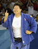 柔道・女子78キロ超級決勝で塚田真希を破り歓喜するトウ文。（2008年8月15日撮影）(c)AFP/TOSHIFUMI KITAMURA