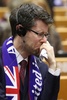 ベルギーの首都ブリュッセルにある欧州議会で、ブレグジット協定案の承認後、感極まった様子を見せる英国の議員（2020年1月29日撮影）。(c)YVES HERMAN / POOL / AFP